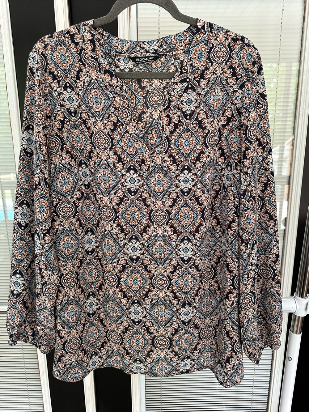 Size 18-20 BloomChic Navy Paisley Long-Sleeve Women's Top. Never worn!